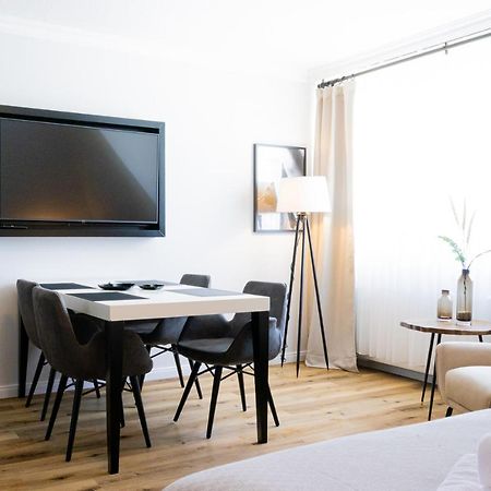 Strandnahe Ferienwohnung - Sehr Modern Und Hochwertig Eingerichtet, Inklusive Parkplatz, Gartenzugang Und Fahrradunterstellmoeglichkeit 샬베우츠 외부 사진