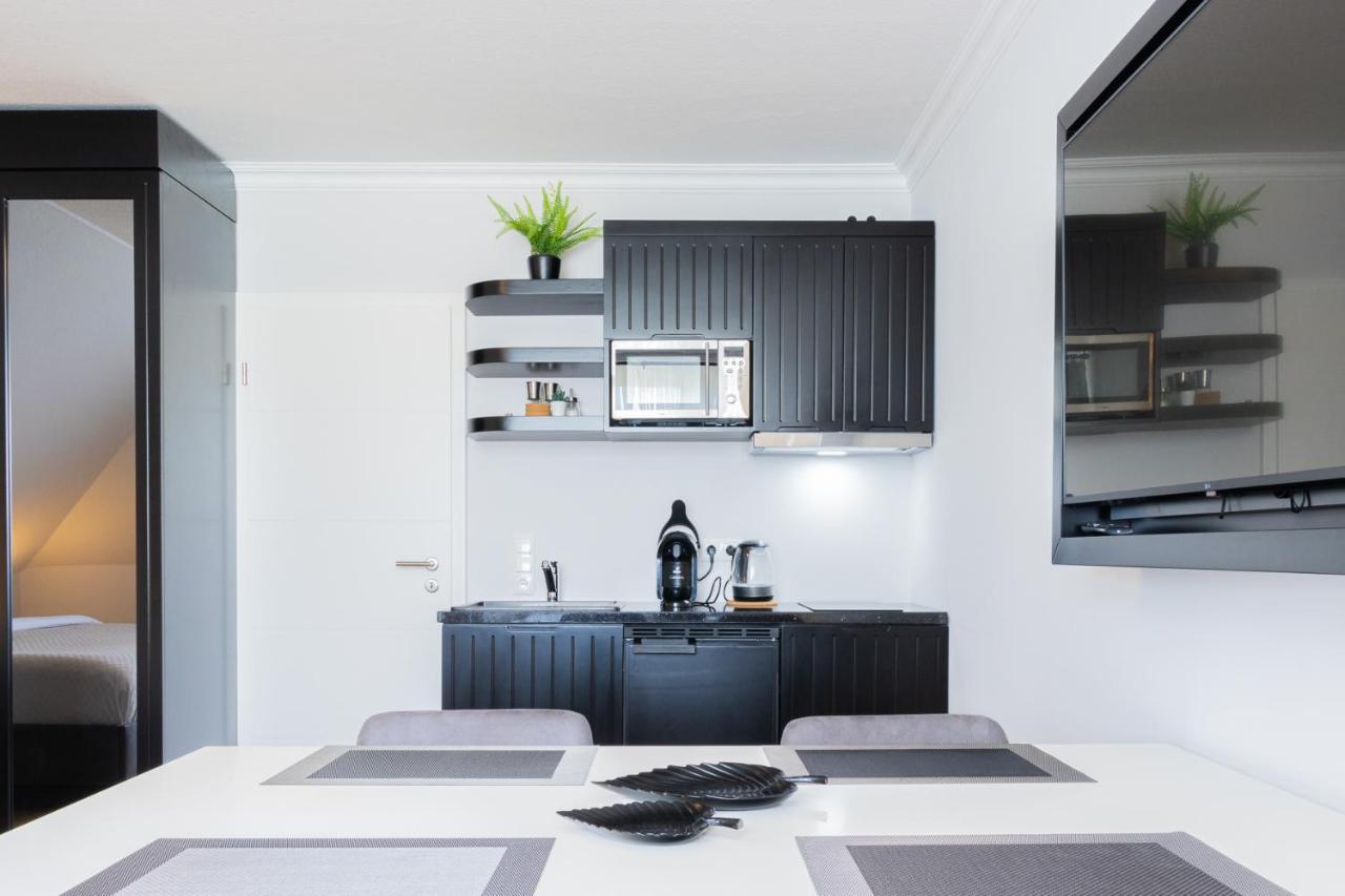 Strandnahe Ferienwohnung - Sehr Modern Und Hochwertig Eingerichtet, Inklusive Parkplatz, Gartenzugang Und Fahrradunterstellmoeglichkeit 샬베우츠 외부 사진