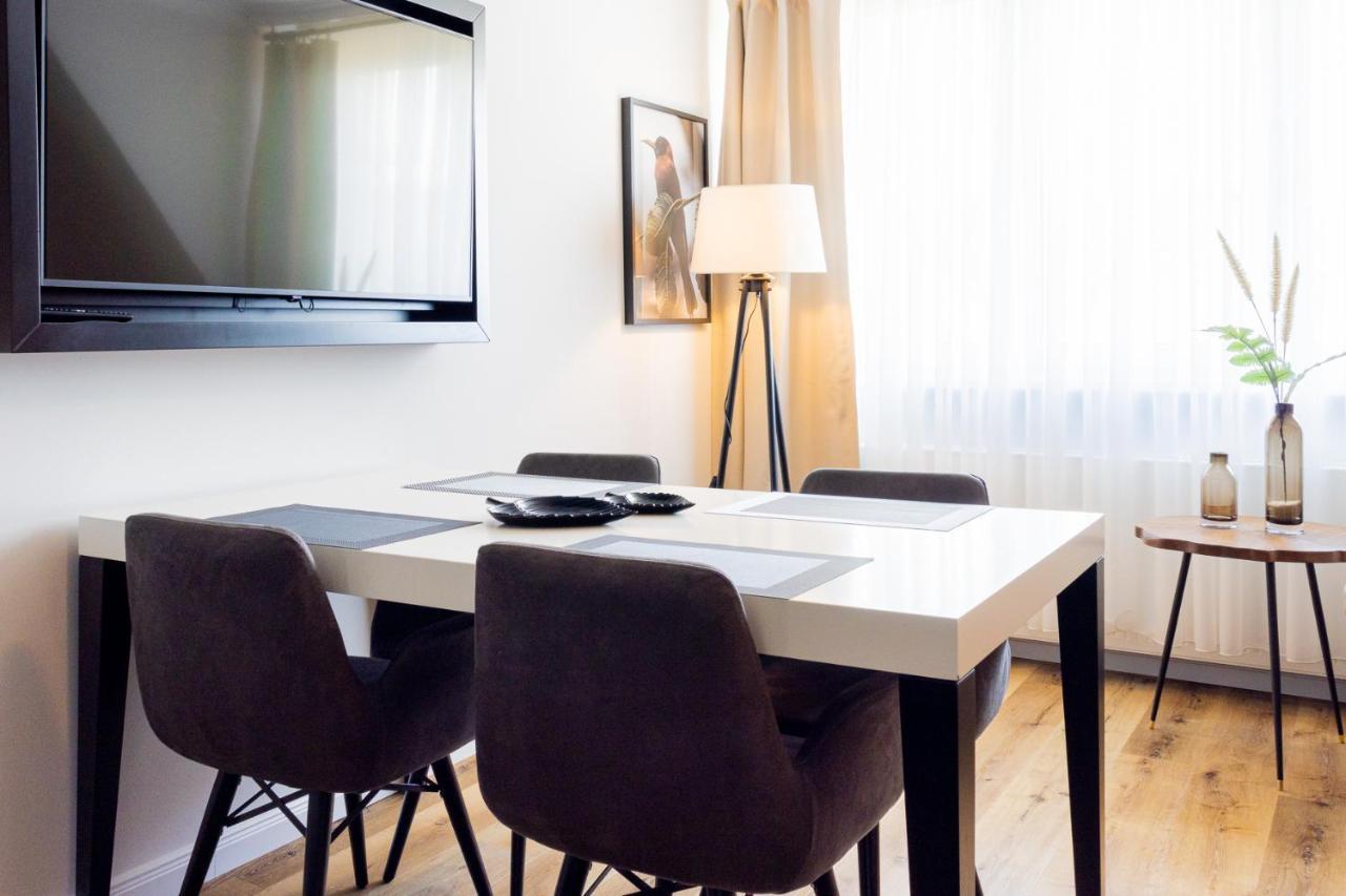 Strandnahe Ferienwohnung - Sehr Modern Und Hochwertig Eingerichtet, Inklusive Parkplatz, Gartenzugang Und Fahrradunterstellmoeglichkeit 샬베우츠 외부 사진