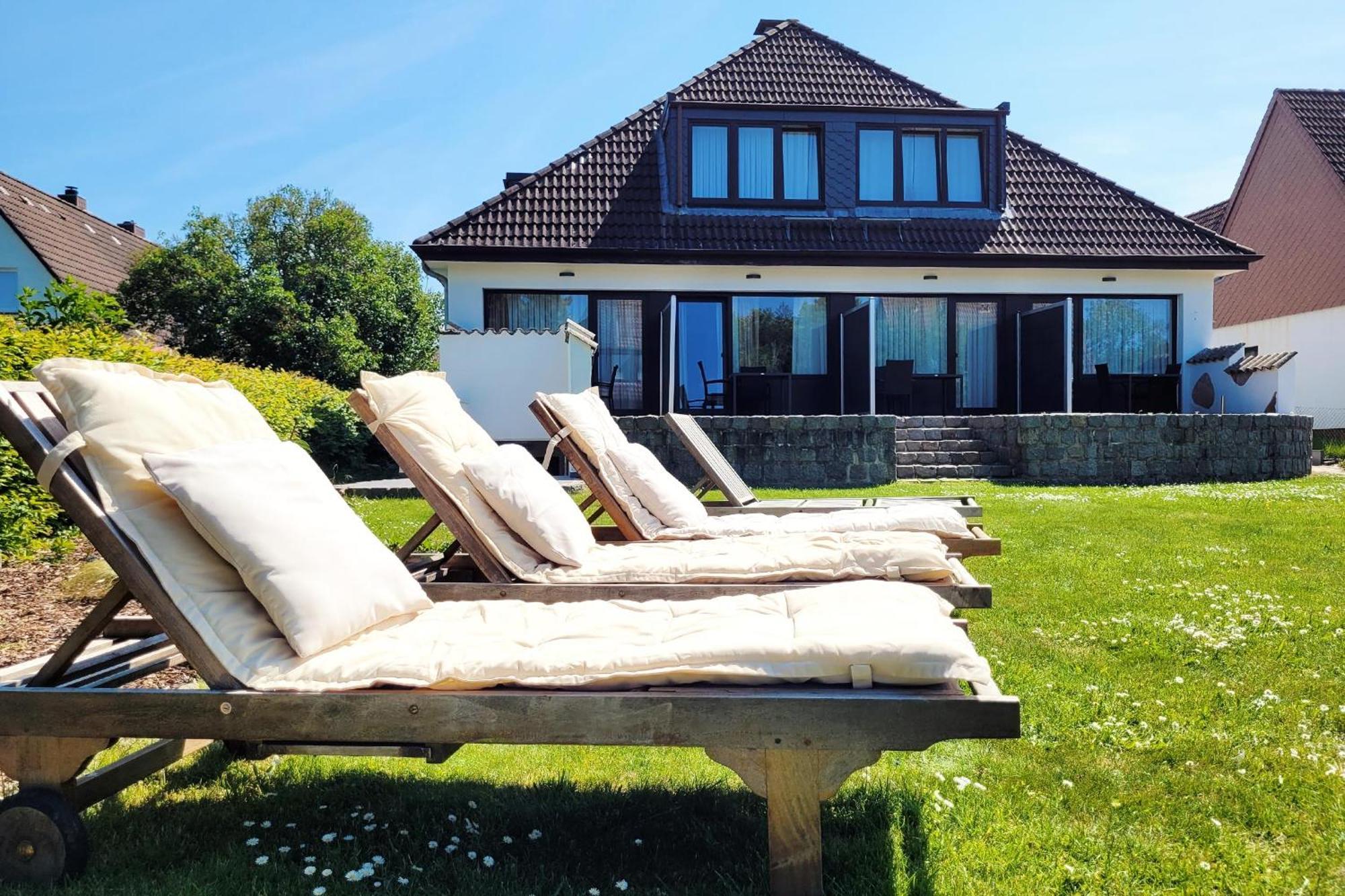 Strandnahe Ferienwohnung - Sehr Modern Und Hochwertig Eingerichtet, Inklusive Parkplatz, Gartenzugang Und Fahrradunterstellmoeglichkeit 샬베우츠 외부 사진